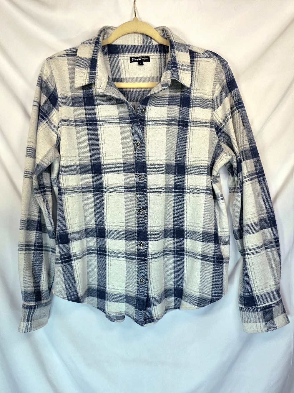 Flag & Anthem Womens L Navy Blue Cream Plaid Button Up Flannel Shirt Curved Hem
